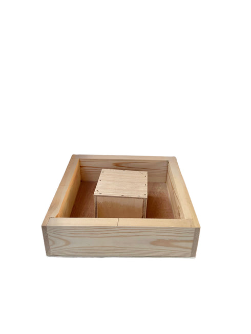1050 Wooden storage box with dimensions 280x280x75 mm.