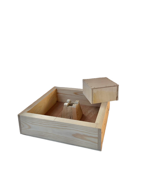 1050 Wooden storage box with dimensions 280x280x75 mm.